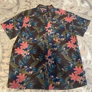 Patagonia men’s button down floral printed shirt